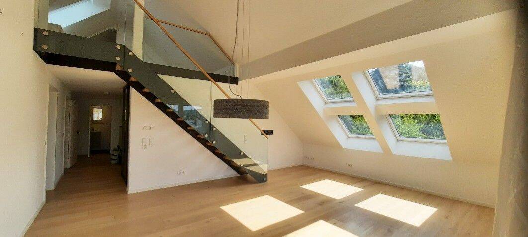 Kurzfristig frei: 4,5-Zimmer-Maisonettewohnung mit vielen Extras!, 70435 Stuttgart (Stammheim Zuffenhausen)