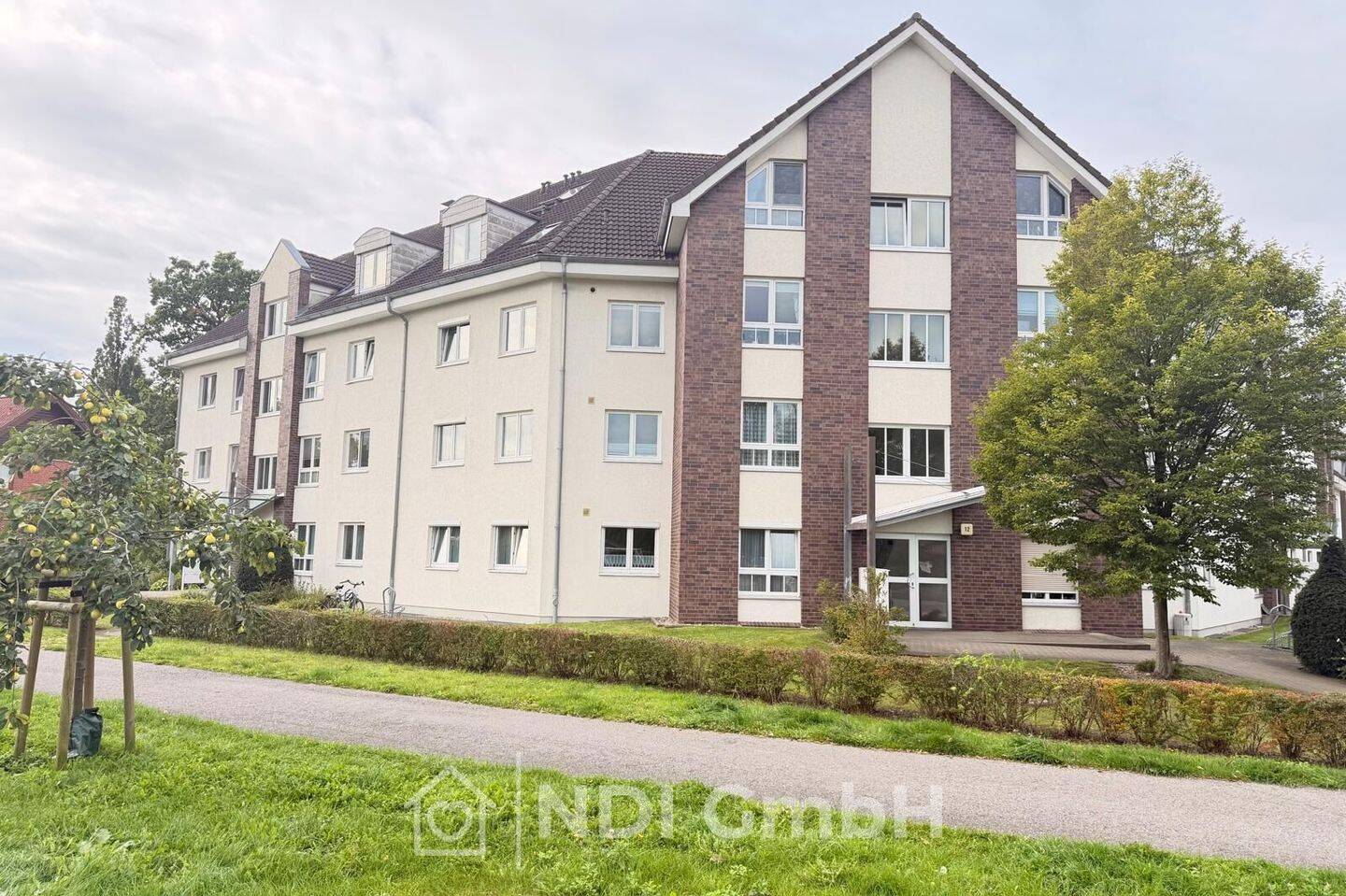 Gepflegte 4-Zimmer-Wohnung mit großzügigem Balkon, Aufzug & überdachtem Stellplatz, 25335 Elmshorn