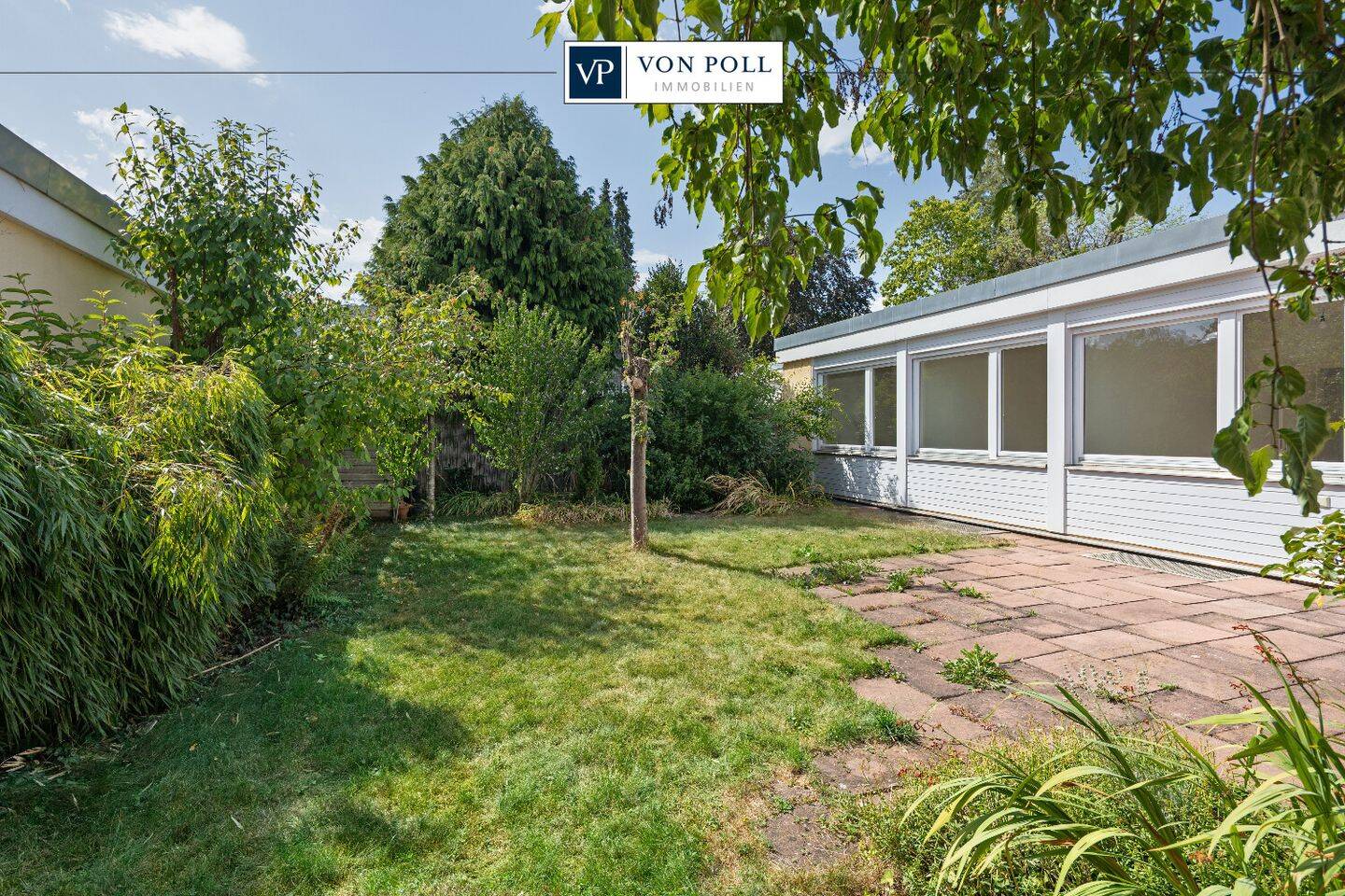 Architektur trifft Lebensqualität – renovierter Bungalow mit geschütztem Garten, 81247 München (Allach-Untermenzing Pasing-Obermenzing)