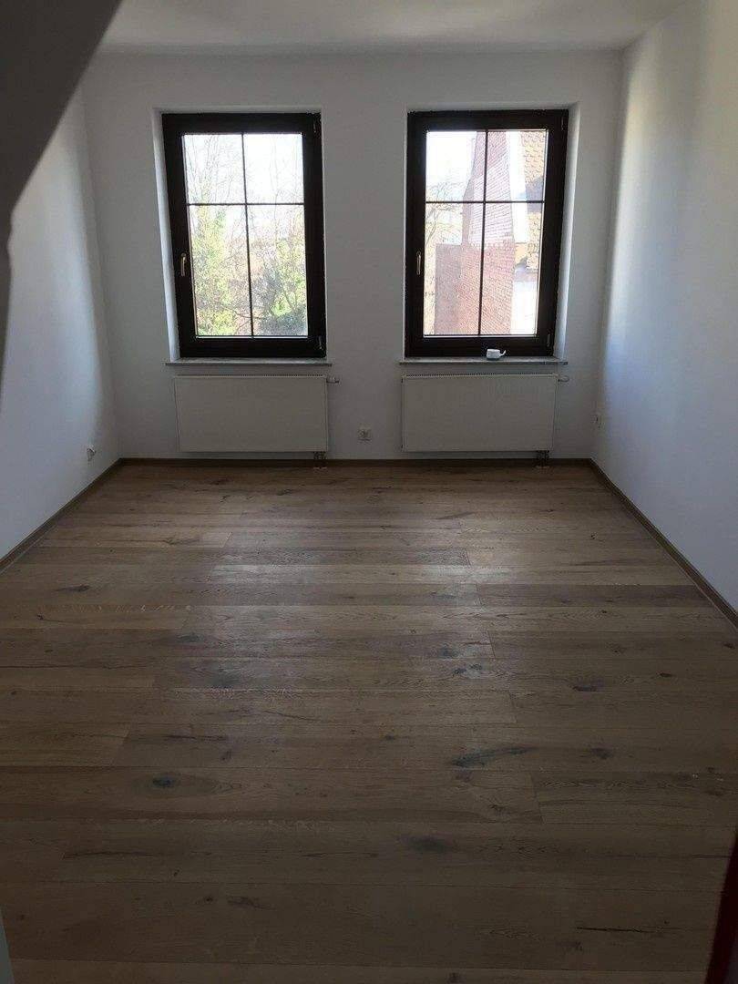 Traumhafte 5-Zimmer-Altbauwohnung mit Parkett & Einbauküche, 90762 Fürth (Innenstadt)