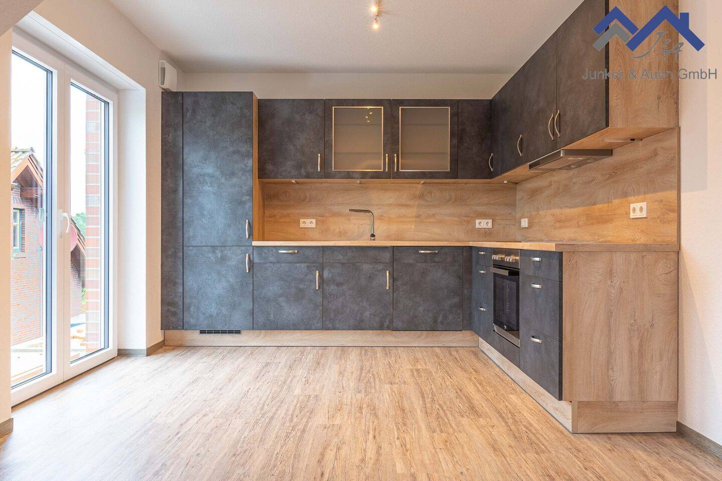 Schöne Dachgeschosswohnung mit Balkon in ruhiger Siedlungslage, 26826 Weener