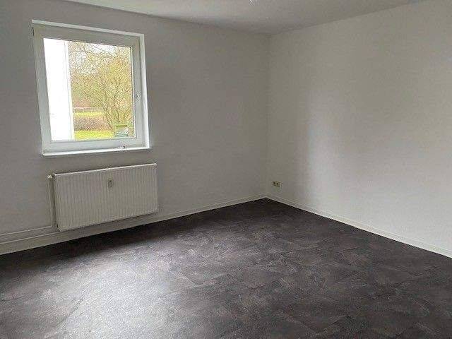 Sofort frei – Süße Erdgeschosswohnung mit Wannenbad und Wohnküche, 38685 Langelsheim