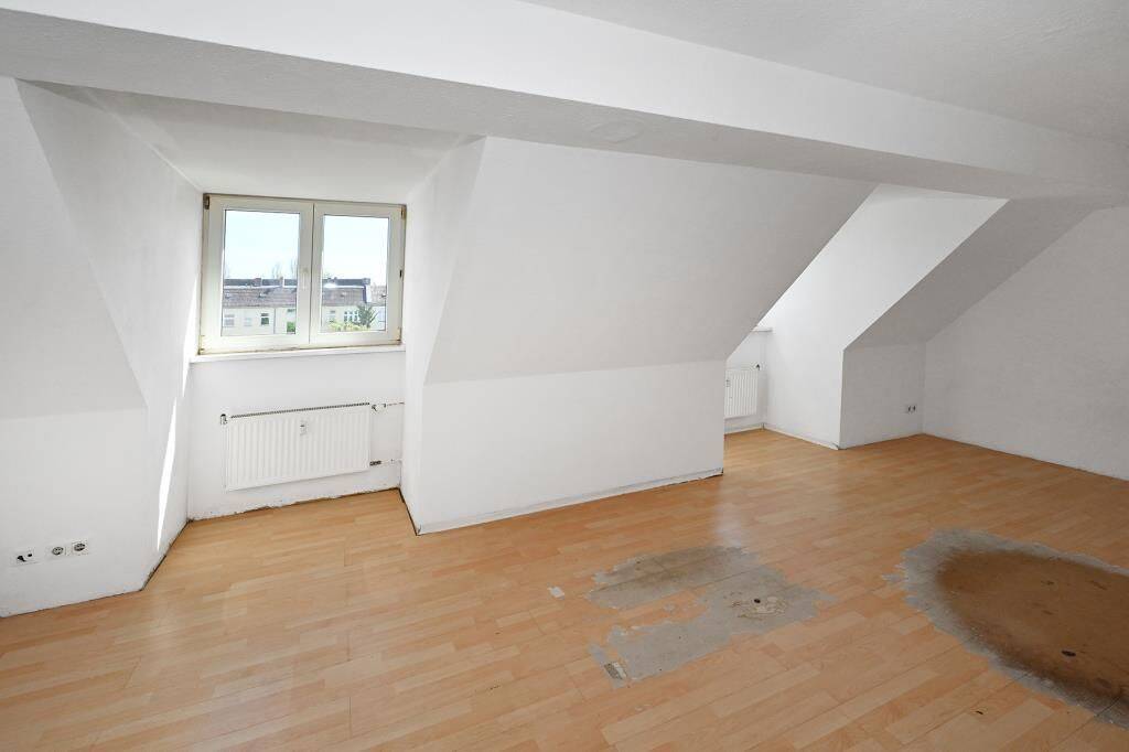Dachgeschosswohnung mit Potenzial für individuelle Ideen, 10317 Berlin (Friedrichshain-Kreuzberg Friedrichsfelde Lichtenberg Rummelsburg)