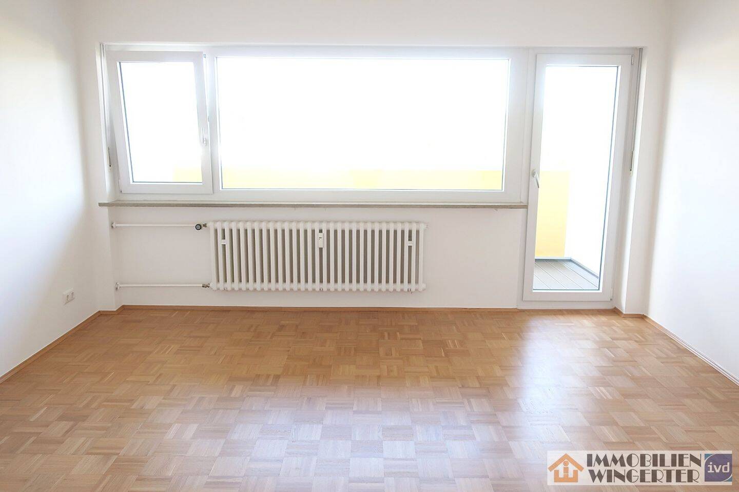 Stadtwesten : Renovierte 4,5 Zimmer-Wohnung mit Balkon, 93049 Regensburg (Großprüfening-Dechbetten-Königswiesen Innenstadt Westenviertel)
