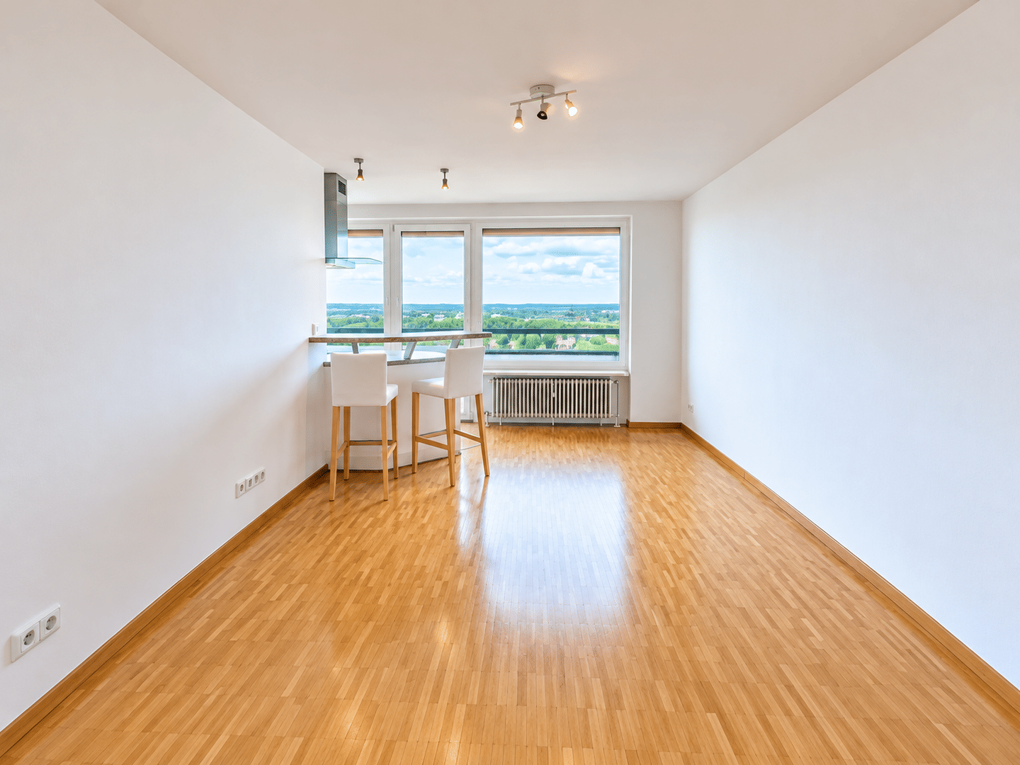 Über den Dächern Münchens – 18. OG, Alpenblick & Pool, 81477 München (Thalk. Obersendl.-Forsten-Fürstenr.-Solln)