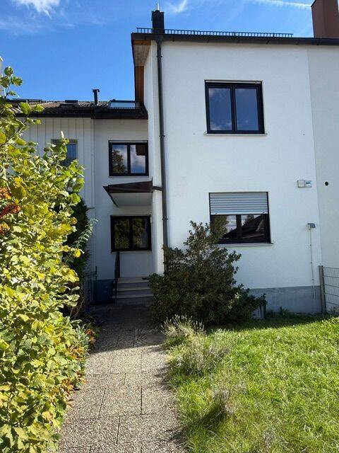 Saniertes Reihenmittelhaus mit viel Platz und Garten in ruhiger Lage, 81825 München (Berg am Laim Trudering-Riem)