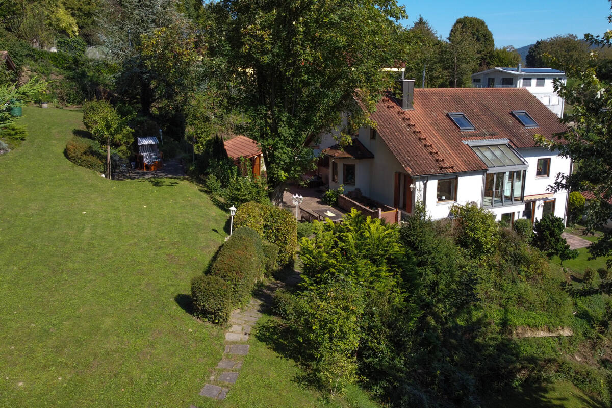 Großzügiges EFH mit ELW, traumhaftem Garten & unverbaubarem Blick – für den Käufer provisionsfrei!, 77933 Lahr/Schwarzwald