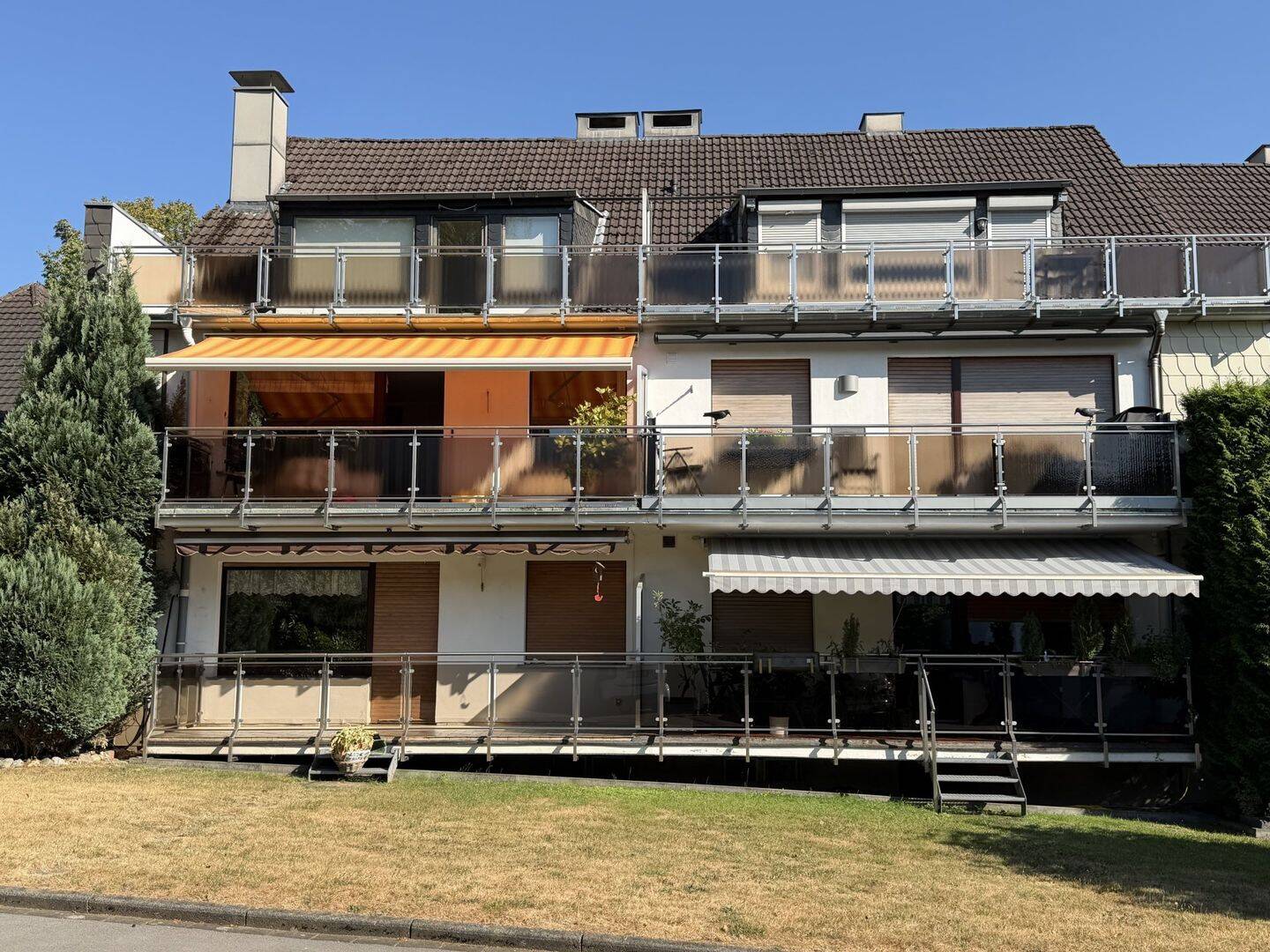 Haan: Renovierungsbedürftige 2-Zimmer-Dachgeschosswohnung mit Balkon und Außenstellplatz!, 42781 Haan