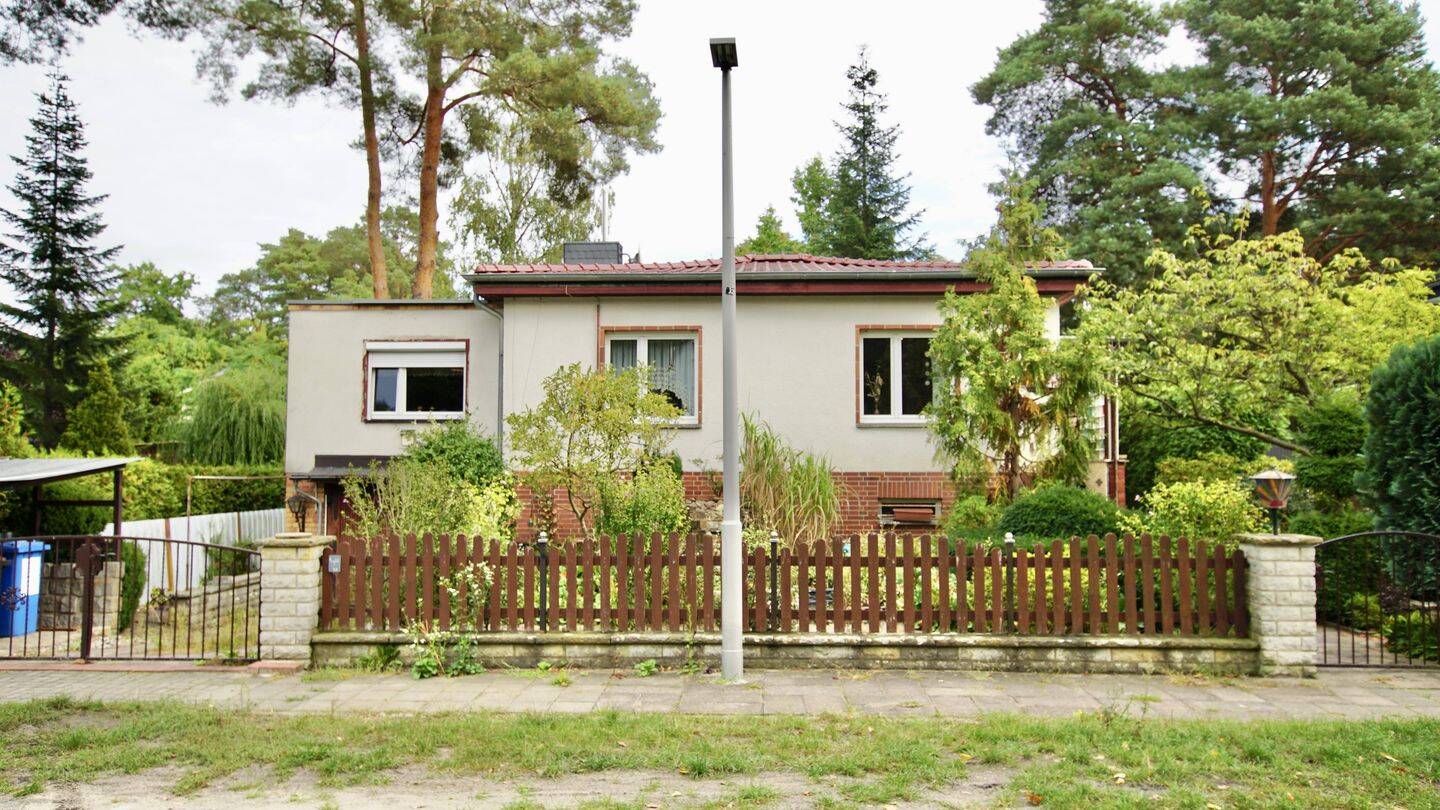 Massiv gebautes Bungalow in schöner Lage, 12527 Berlin (Treptow-Köpenick Grünau Karolinenhof Schmöckwitz)