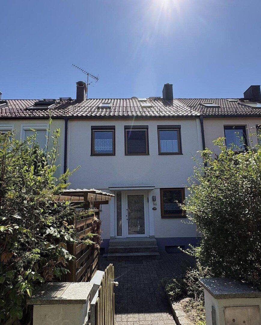 Zuhause fühlen in Reihenmittelhaus in ruhiger, familiärer Lage, 90607 Rückersdorf