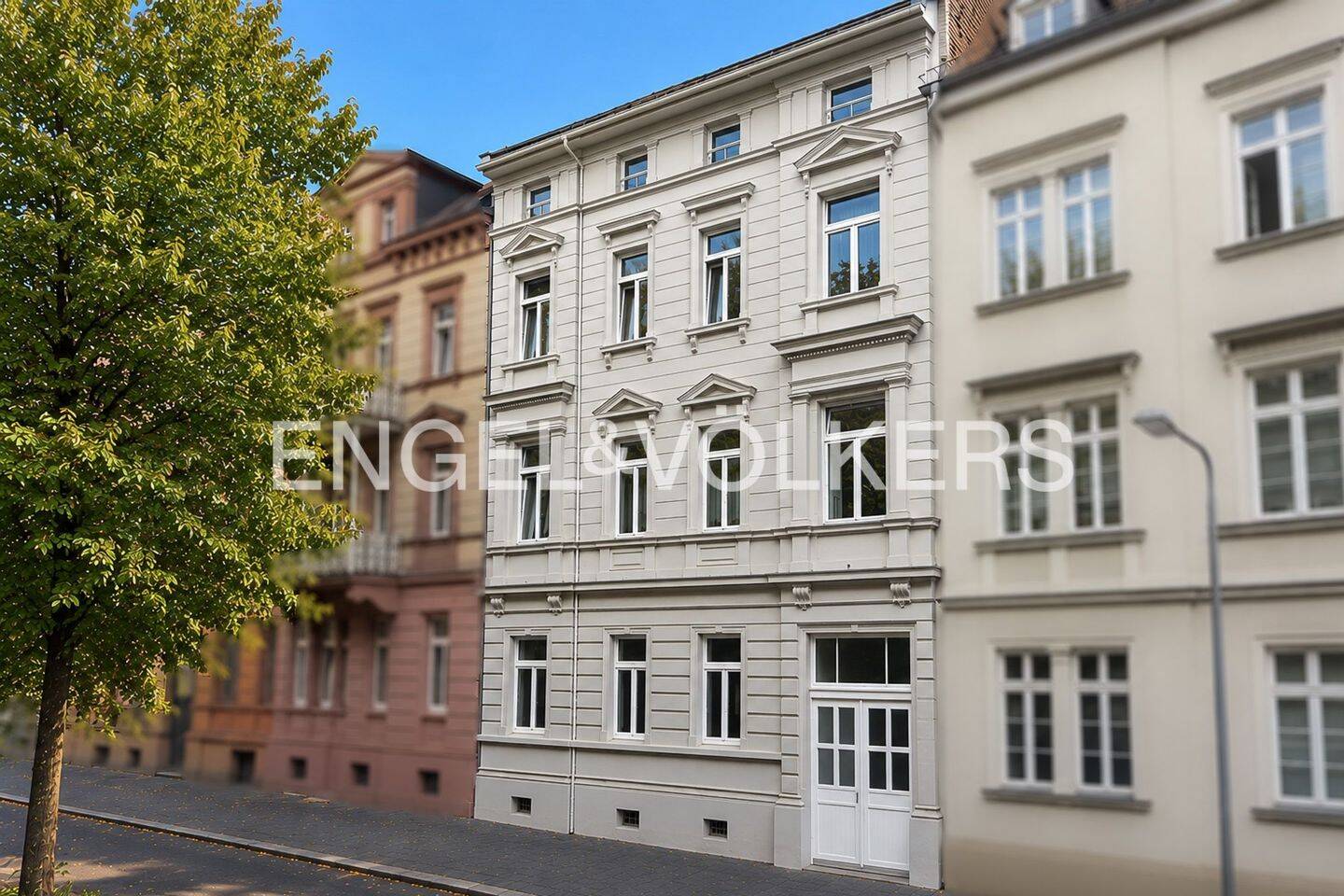 Schöne und helle Dachgeschosswohnung im Zentrum Wiesbadens, 65185 Wiesbaden (Wiesbaden)