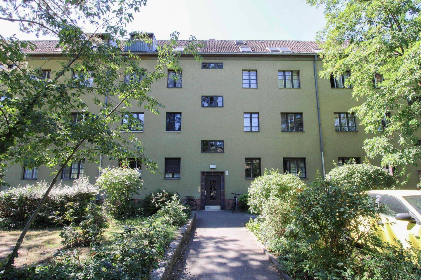 Sanierungsbedürftige 2,5-Zimmer-Wohnung mit Wintergarten und Kellerabteil (sofort bezugsfrei), 14167 Berlin (Steglitz-Zehlendorf Kolonie Abendruh Kolonie Sonnenschein Lichterfelde Zehlendorf)
