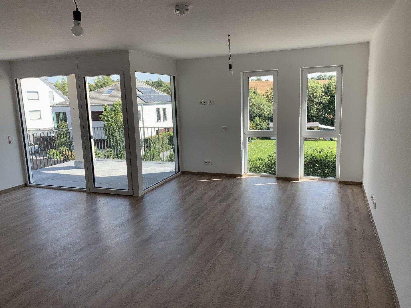 Premium 3-Zimmer-Wohnung mit 2 Balkonen, tollem Ausblick und EBK in Feldrandlage! A+, 97297 Waldbüttelbrunn