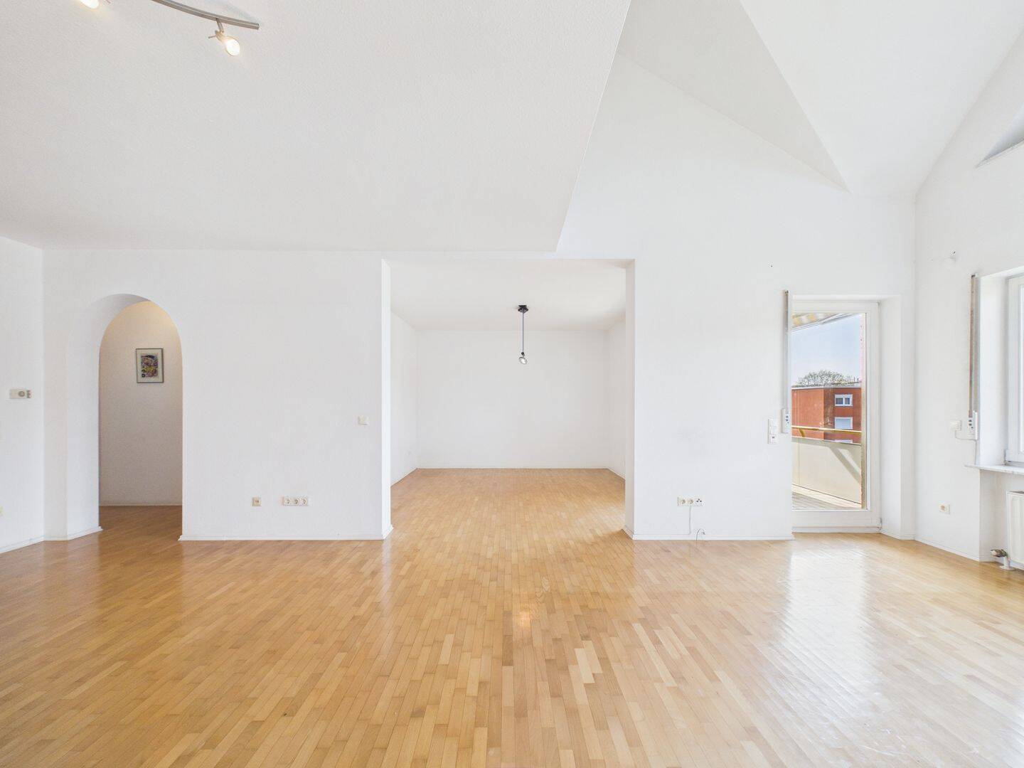 Lichtdurchflutete Maisonettewohnung mit Balkon, Galerie & Studio, 60386 Frankfurt am Main (Bornheim Fechenheim Riederwald Seckbach)