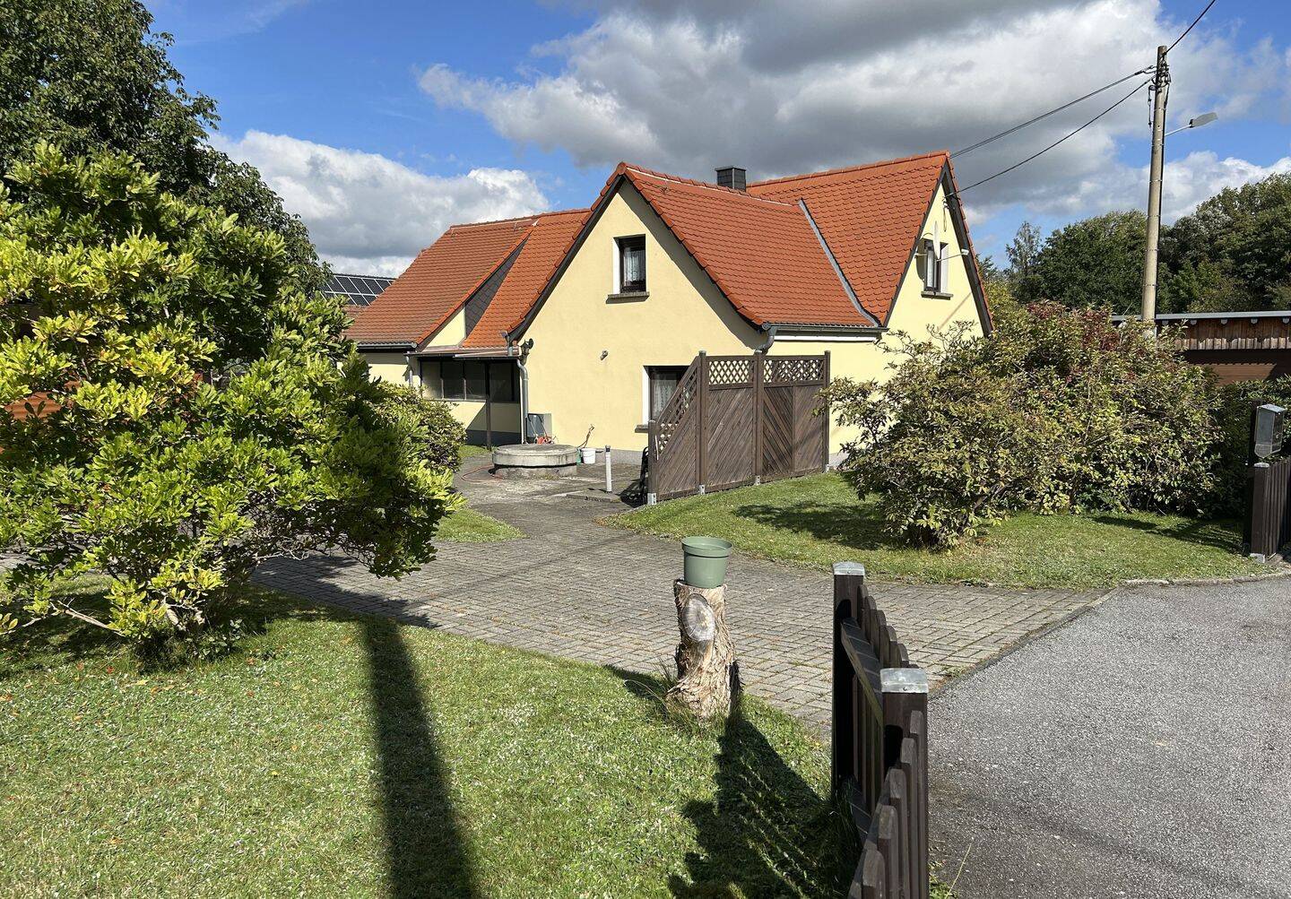 Einfamilienhaus – freistehend – gepflegt mit Garage / Nebengelass / eigenem Hausbrunnen, 2633 Doberschau-Gaußig