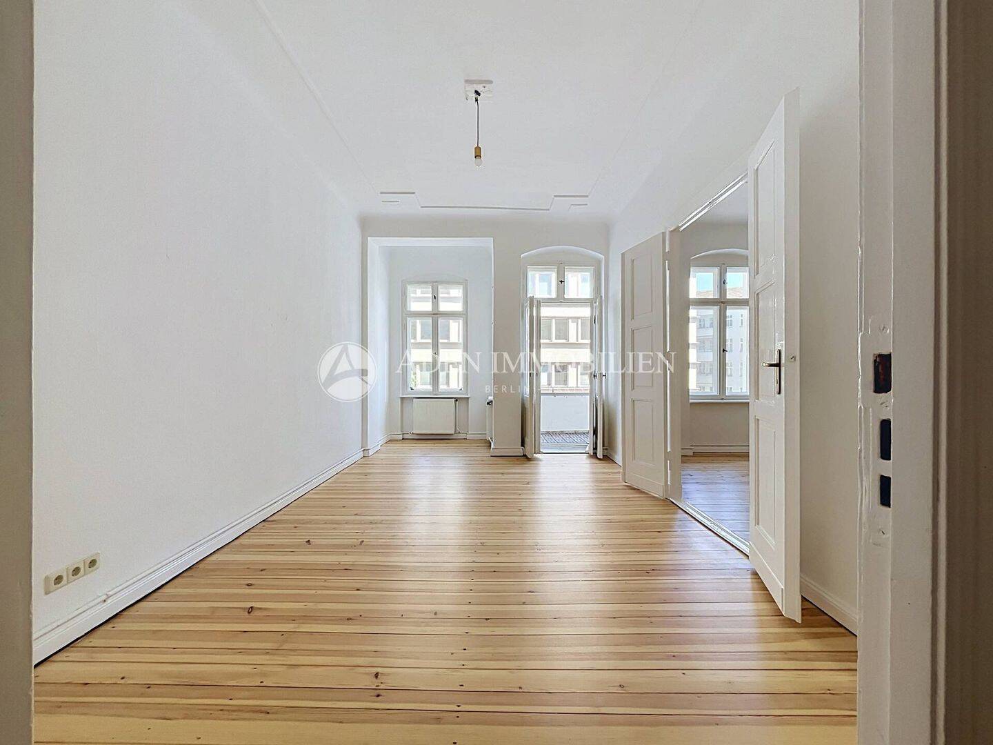 *U-Bahn um die Ecke* Licht, Charme & Balkon: bezugsfreie 3-Zi.-Wohnung zum Verlieben und Gestalten!, 10713 Berlin (Charlottenburg-Wilmersdorf Halensee Wilmersdorf)