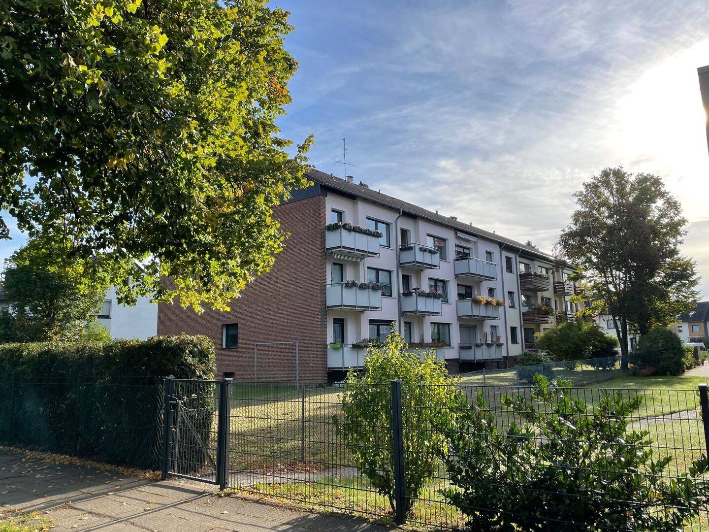 Ihr neues IMMOBILIEN QUARTIER: 2-Zimmer Whg. mit Balkon im 2.OG & KFZ-Stellplatz in Wunstorf, 31515 Wunstorf