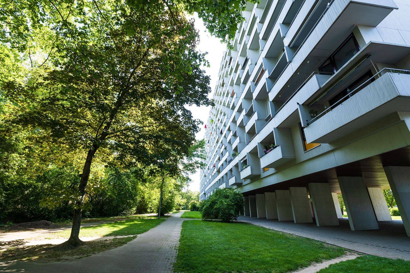 Tolle 2 Zimmer-Wohnung mit Blick über Stuttgart, 70376 Stuttgart (Bad Cannstatt Burgholzhof Münster Zuffenhausen)