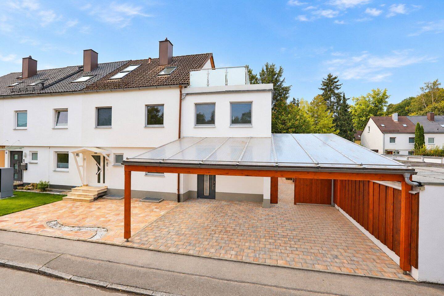 Großzügiges Reiheneckhaus mit ca. 205 m² Wohnfläche & großem Garten – provisionsfrei, 82024 Taufkirchen