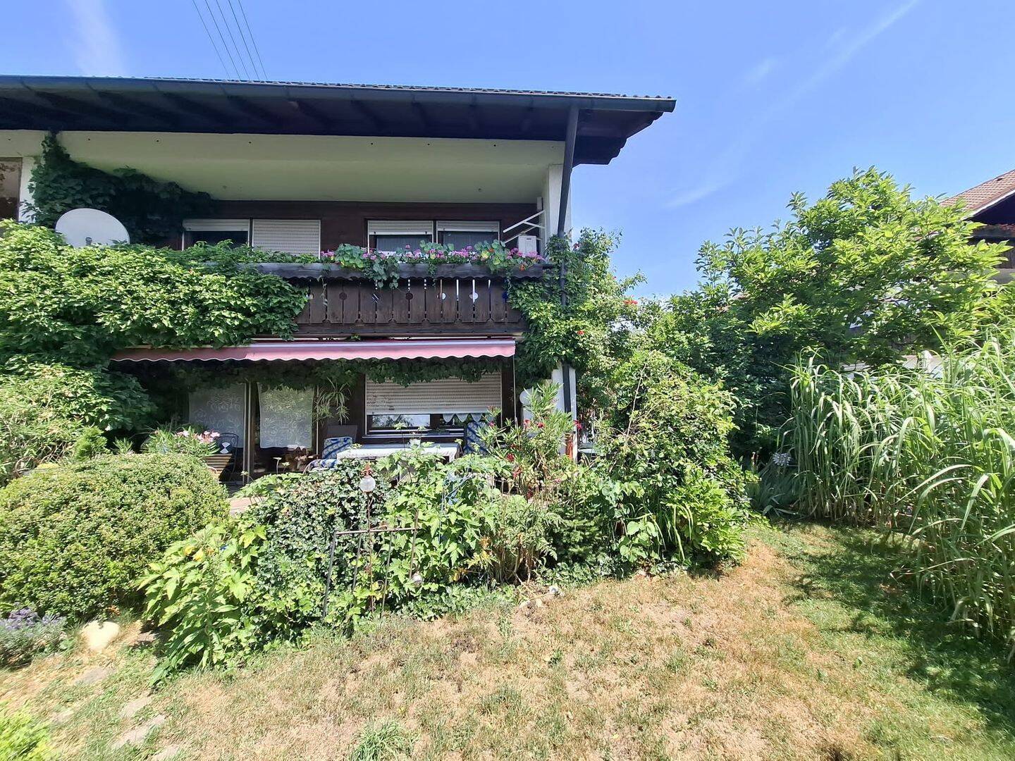 Doppelhaushälfte mit ausgebautem Dachgeschoss im Allgäu mit Garten und vielseitigen Stellplätzen. Weitere Bilder folgen…, 87647 Unterthingau