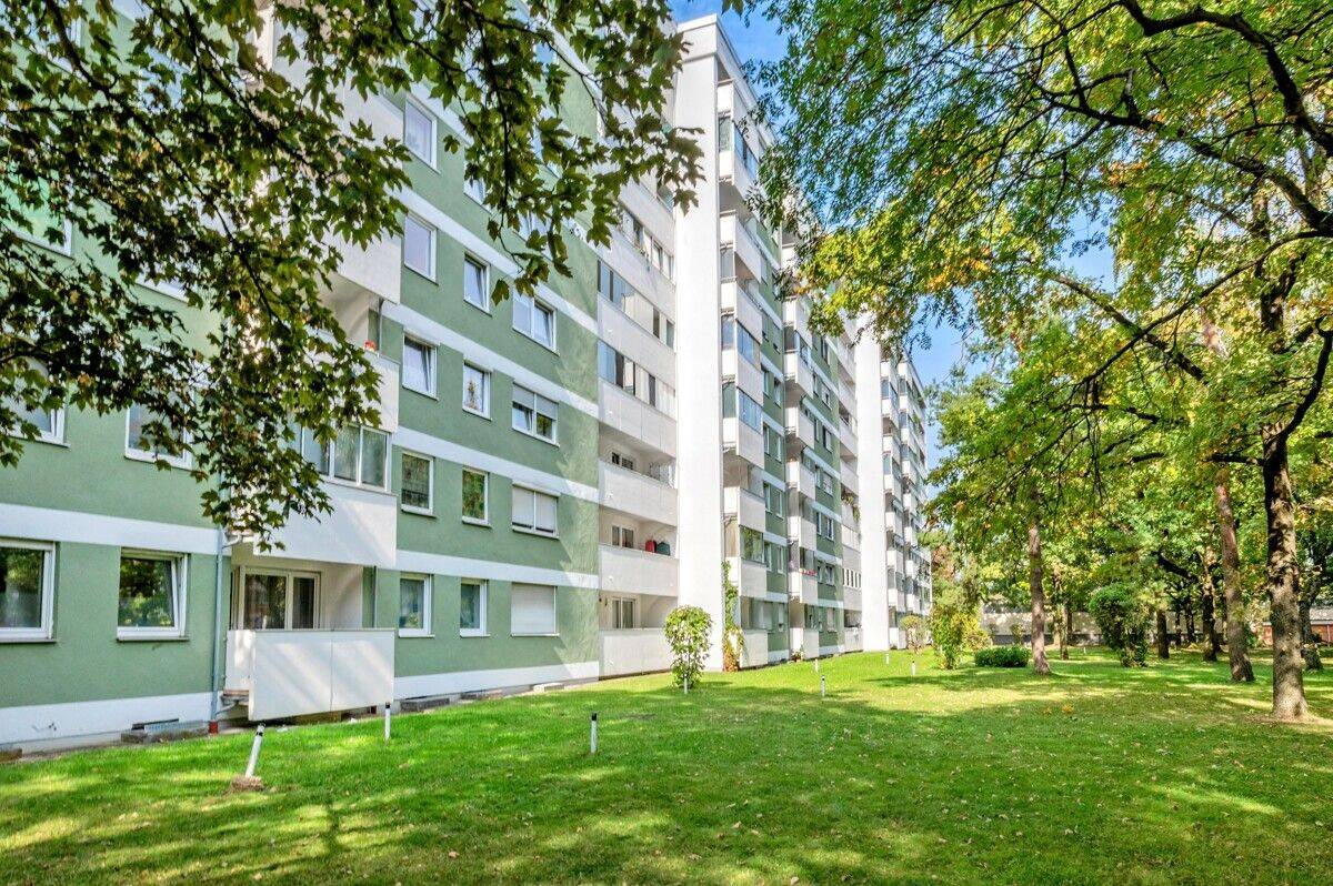 Apartment mit Blick ins Grüne: 1-Zimmer-Wohnung mit Aufzug, 81475 München (Thalk. Obersendl.-Forsten-Fürstenr.-Solln)