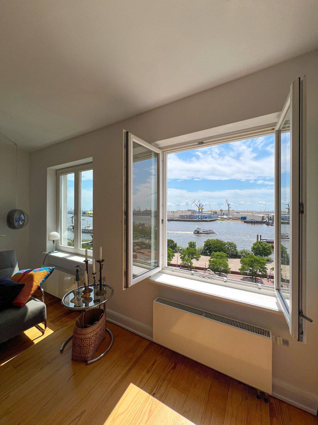 Hafenkulisse inklusive: Sanierte Altbauwohnung mit 3 Zimmern und Balkon, 20359 Hamburg (Altona Altona-Altstadt Neustadt Sankt Pauli Sternschanze)