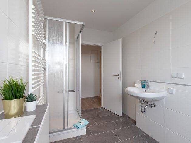 Doppelt gut – ebenerdiger Aufzug sowie Bad mit Wanne und Dusche, 39124 Magdeburg (Neue Neustadt)