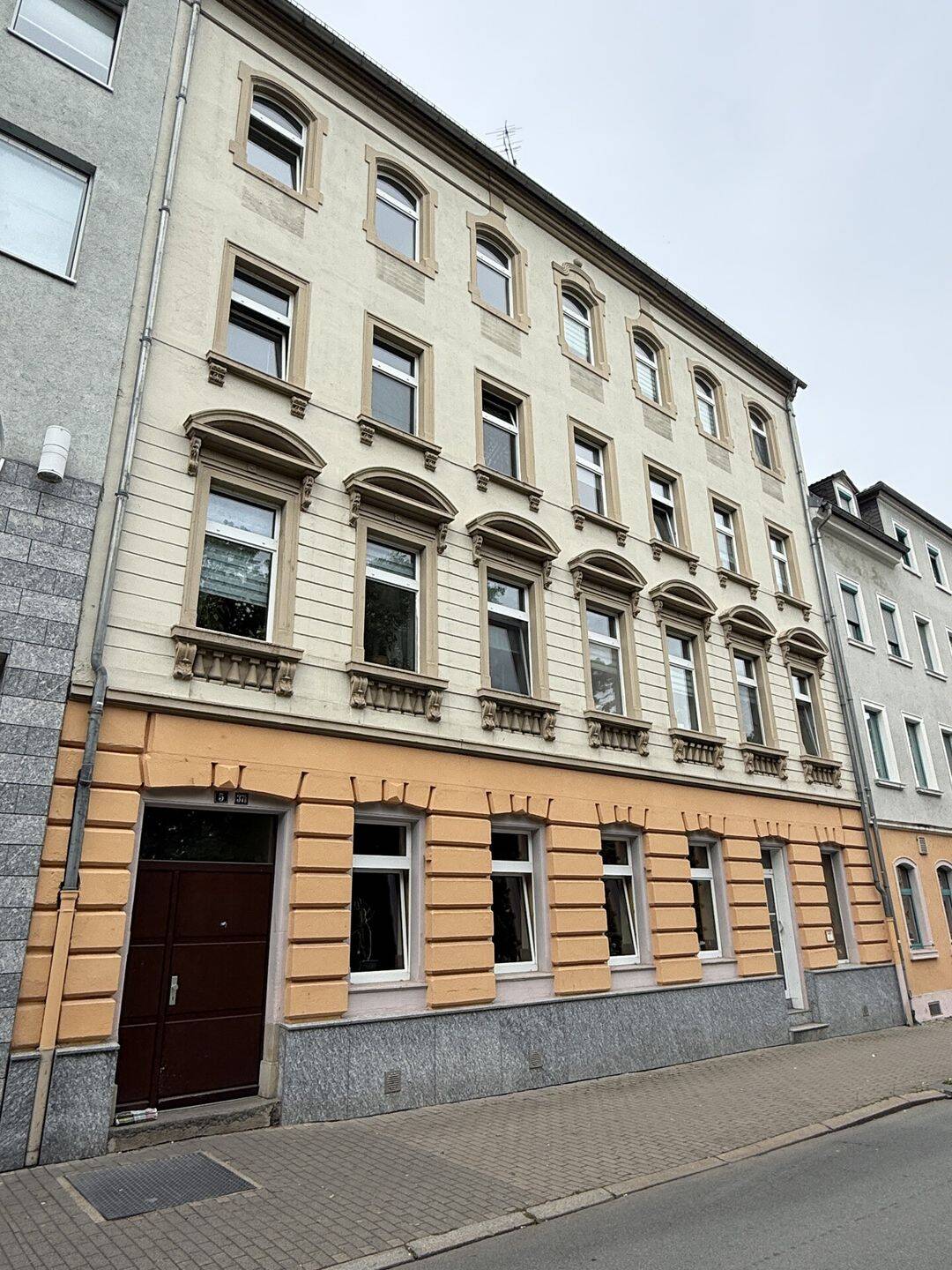 wunderschöne 3 Raum Wohnung mit Balkon und Stellplatz in Riesa zu vermieten, 1587 Riesa
