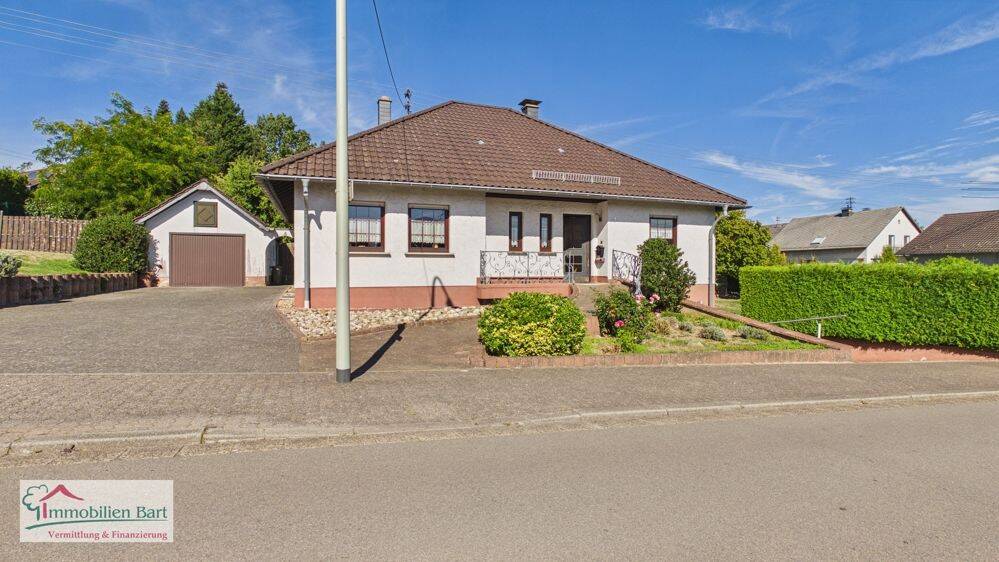GRENZNÄHE ZU LUXEMBURG: IDYLLISCH GELEGENER BUNGALOW MIT GARAGE UND GARTEN!, 66693 Mettlach