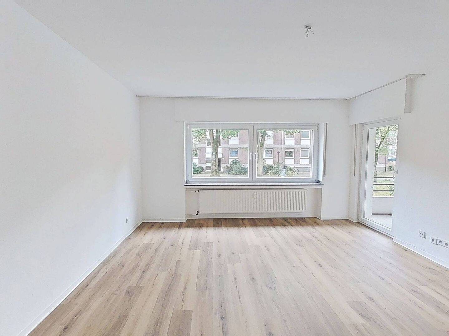Komfortabel ausgestattete 3-Zi.-Whg. mit BALKON und Wannenbad, 33659 Bielefeld (Senne)