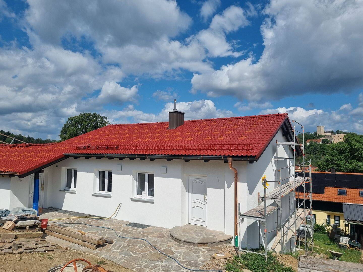 Traumhafter Burgblick – hochwertig renovierte Wohnung mit offener Decke & großem Garten, 93167 Falkenstein