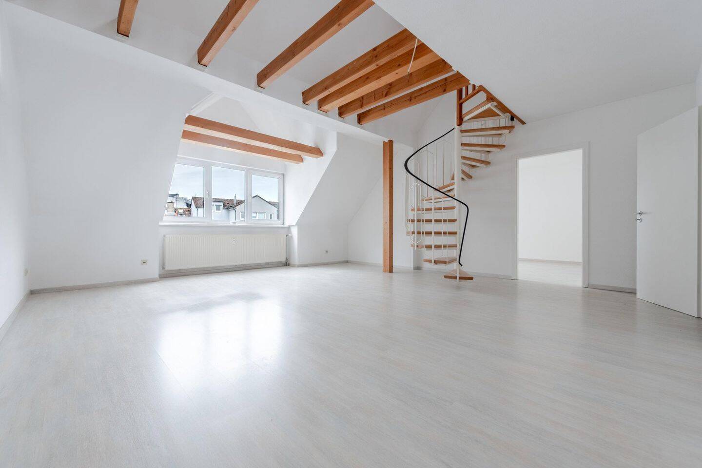 Loft-Feeling auf zwei Ebenen: Maisonette mit Galerie und Balkon mitten in Bensheim, 64625 Bensheim