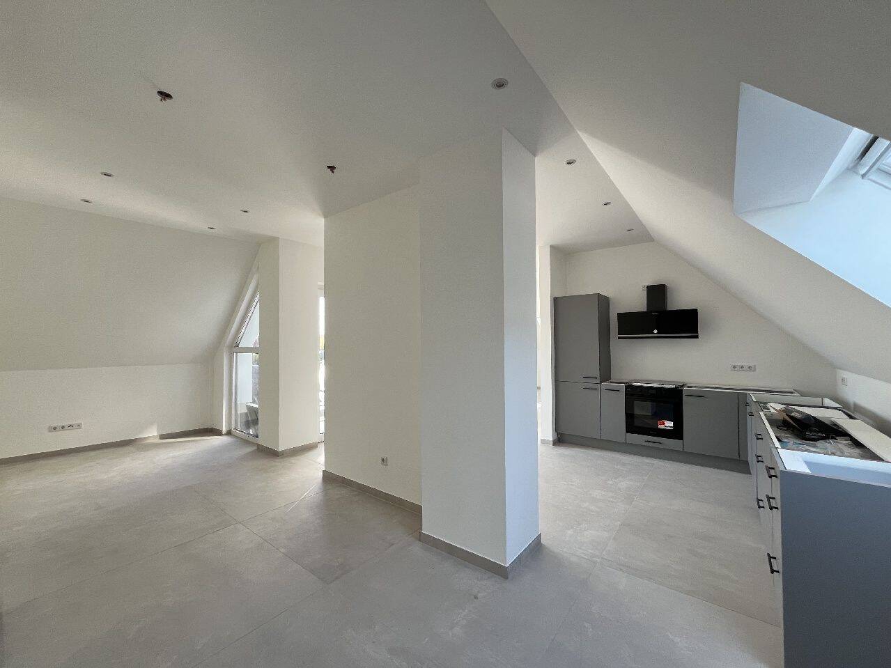 Erstbezug: Hochwertige 3-Zimmer-Wohnung mit Einbauküche, Loggia und PV Strom, 33100 Paderborn