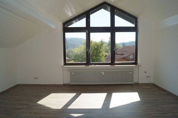 Gepflegte 3 Zimmer-Wohnung in Ascha, 94347 Ascha