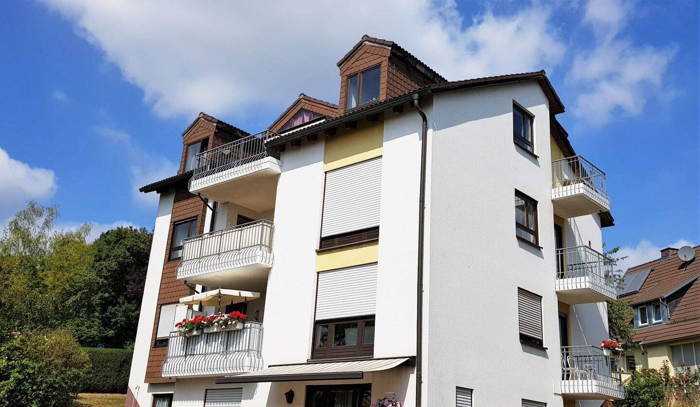 Hier lässt es sich gut leben: 3-Zimmer-DG-Wohnung mit zwei Balkonen Nähe Judenberg, 96450 Coburg