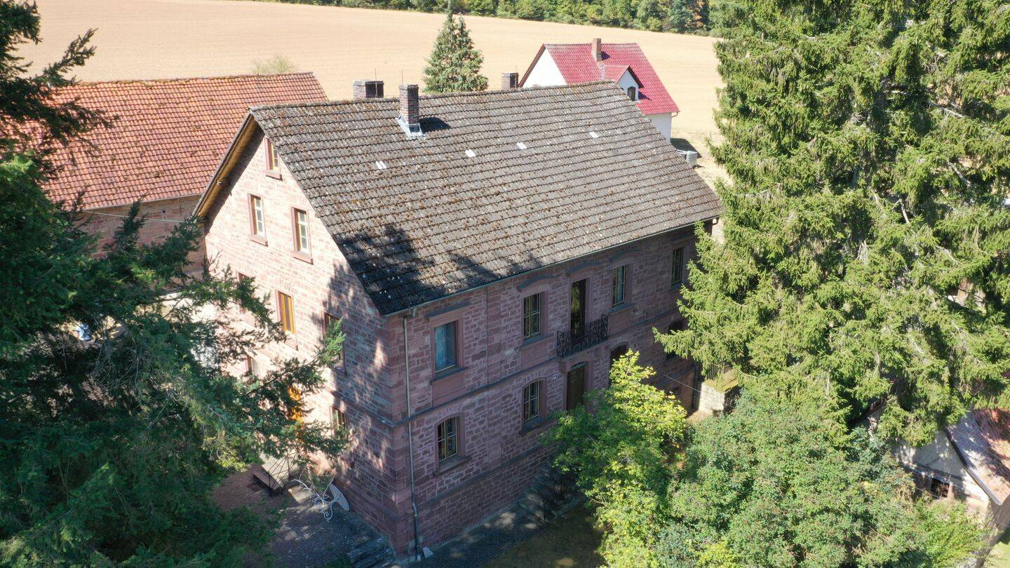 Idyllisch gelegenes Familienhaus mit Geschichte, 97956 Werbach