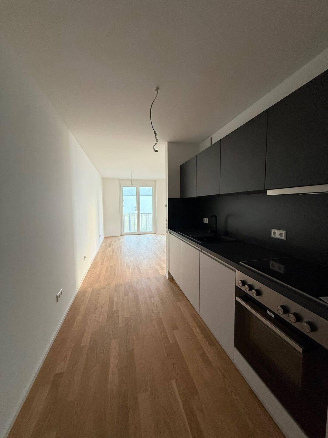 Neubau-Wohnung nach KfW 40 für Singles oder Paare mit Balkon und Garten, 71287 Weissach