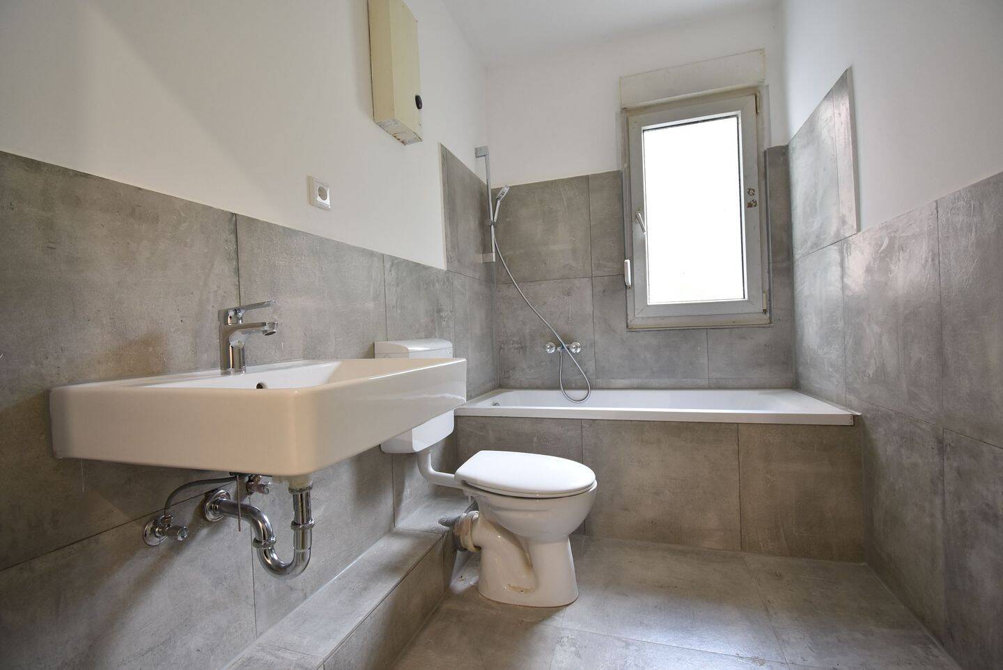 Renoviert! 3-Zimmer-Whg mit Balkon in Kaßlerfeld, 47059 Duisburg (Kaßlerfeld Neuenkamp)
