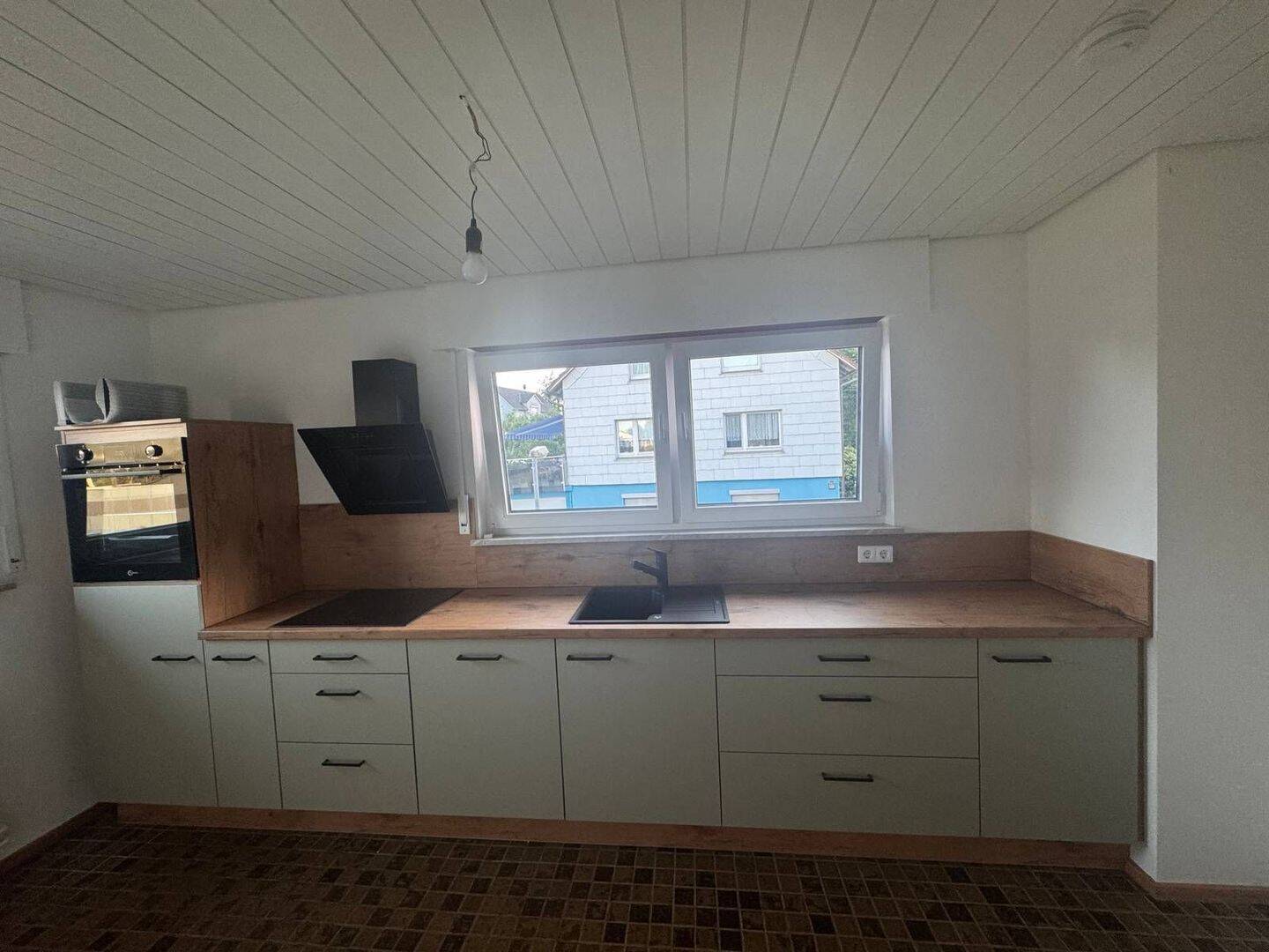 Großzügig geschnittene 2,5-Zimmer-Wohnung in Pforzheim-Eutingen, 75181 Pforzheim