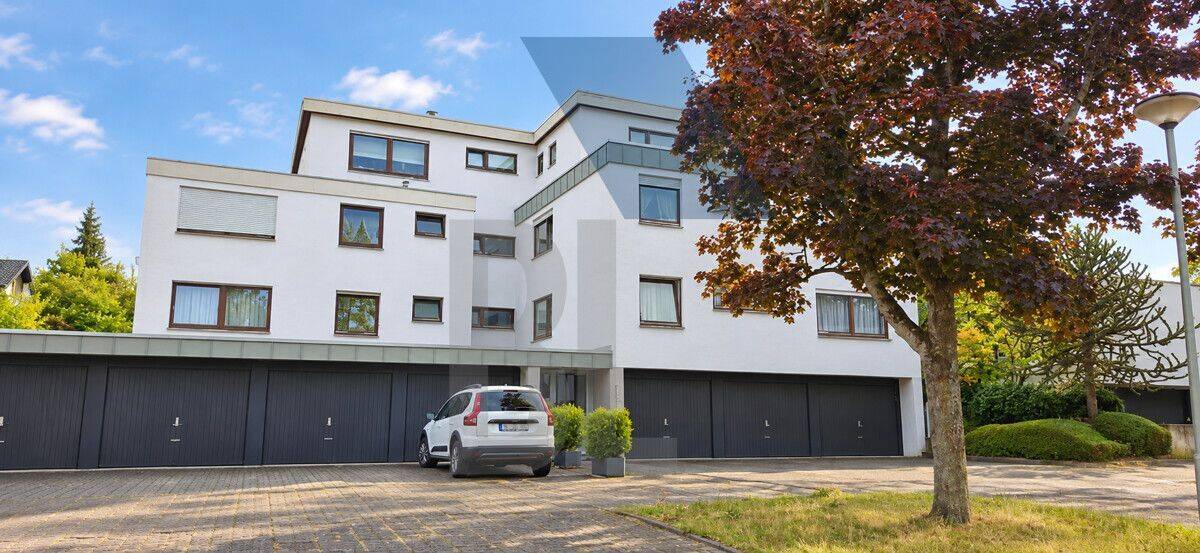 Großzügige 4-Zimmer-Wohnung im Rodgebiet mit zwei Balkonen und zwei Garagen, 75173 Pforzheim