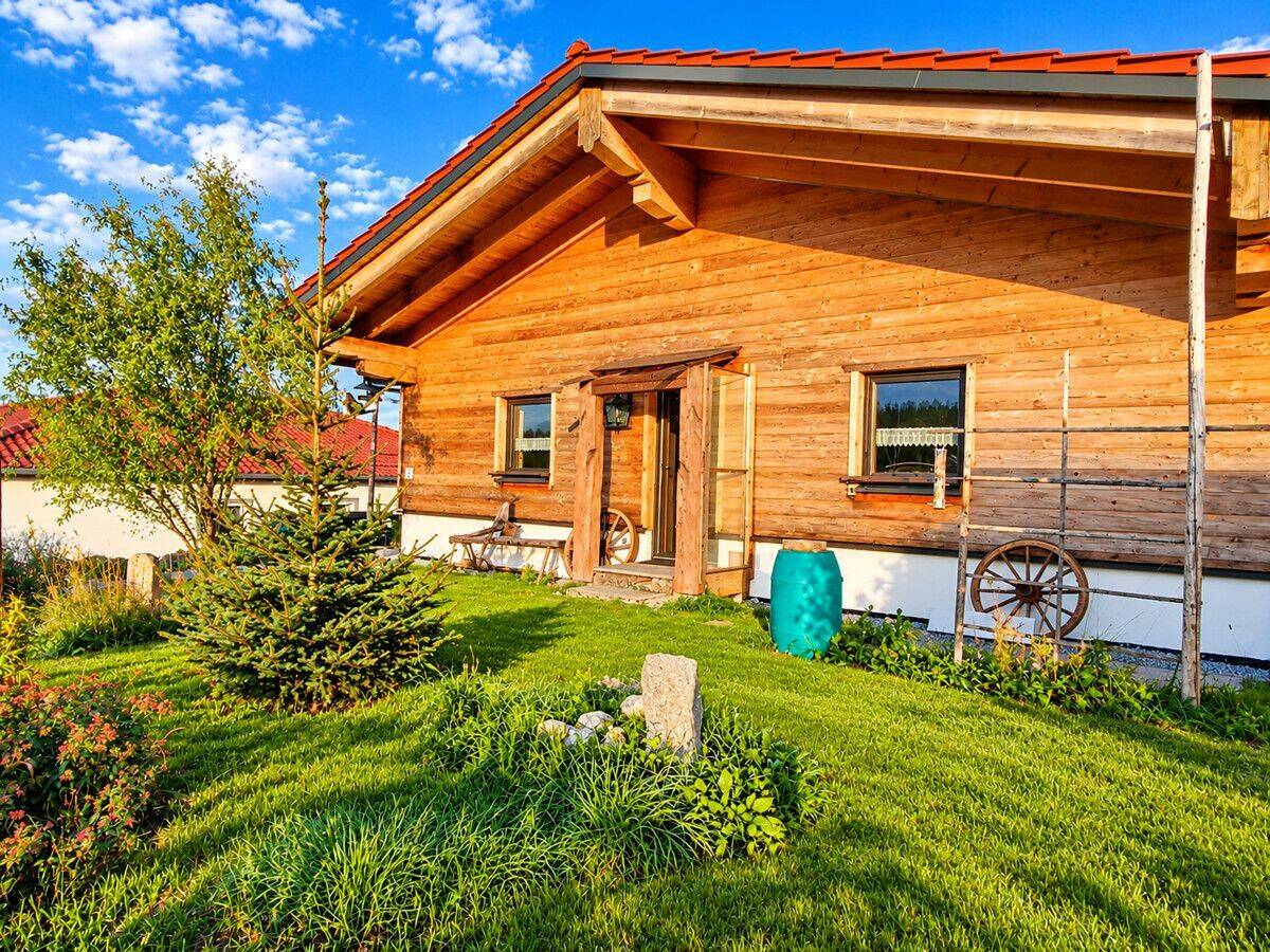 Nh. Kirchberg i. Wald: Bungalow Bj. 2021 in Energiespar-Bauweise, PV-Anlage – naturnahe Ortsrandlage, 94259 Kirchberg i. Wald