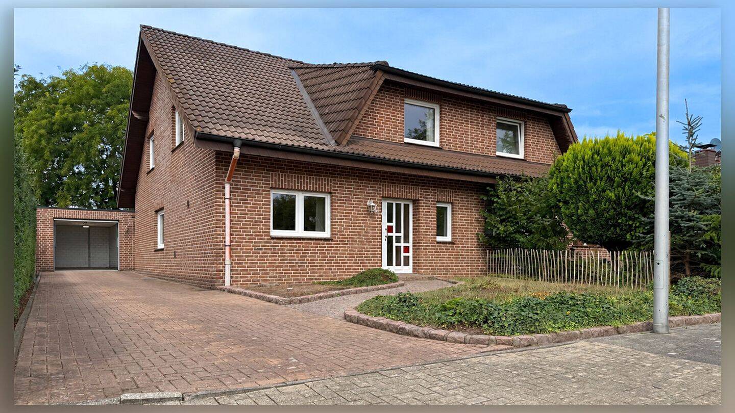 Nutzen Sie das Potenzial – Doppelhaushälfte mit Garage in gefragter Wohnlage von Borken, 46325 Borken