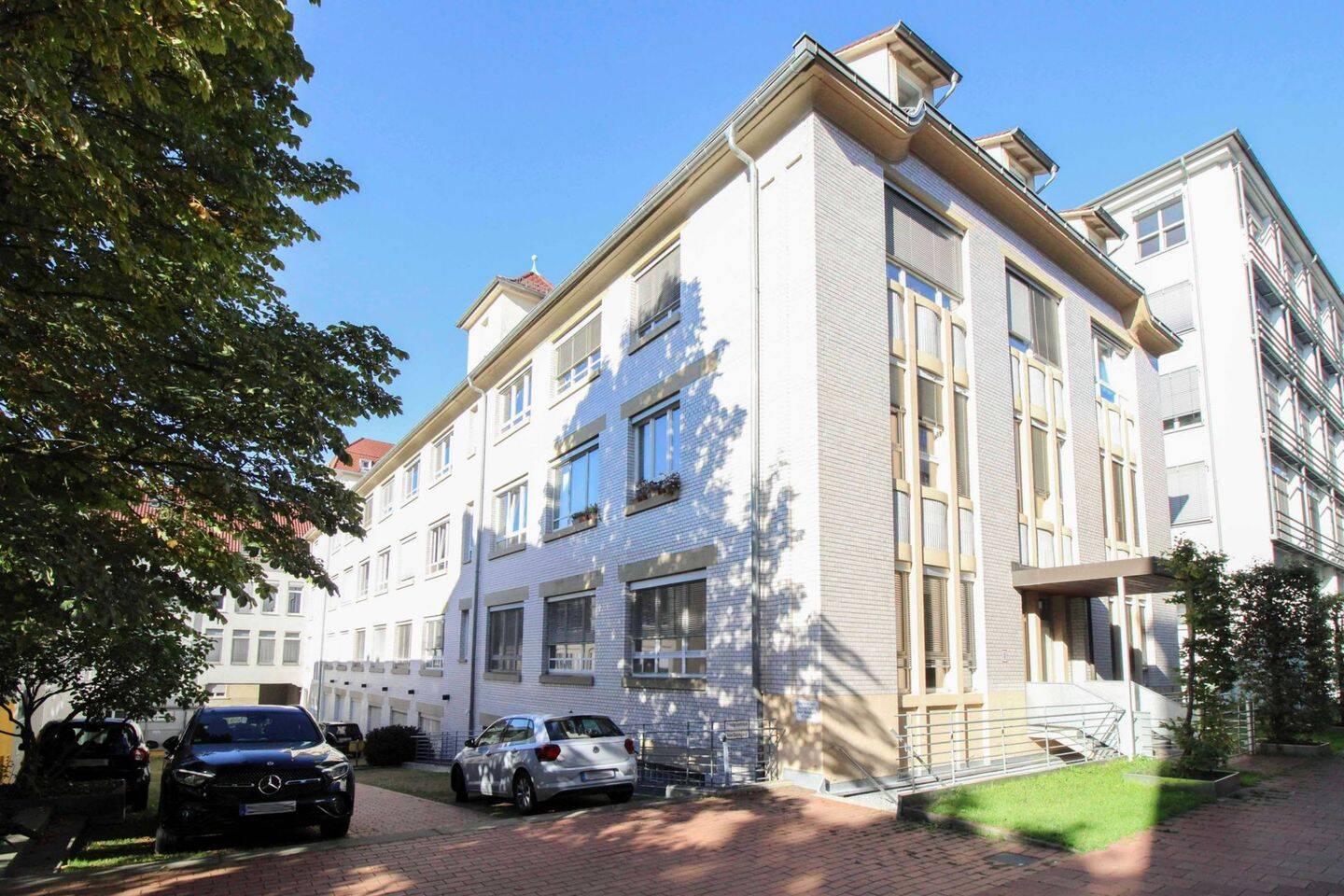 Bezugsfreie 2-Zimmer ETW in zentraler Lage in Stuttgart-Süd mit Tiefgaragenstellplatz!, 70199 Stuttgart (Süd)