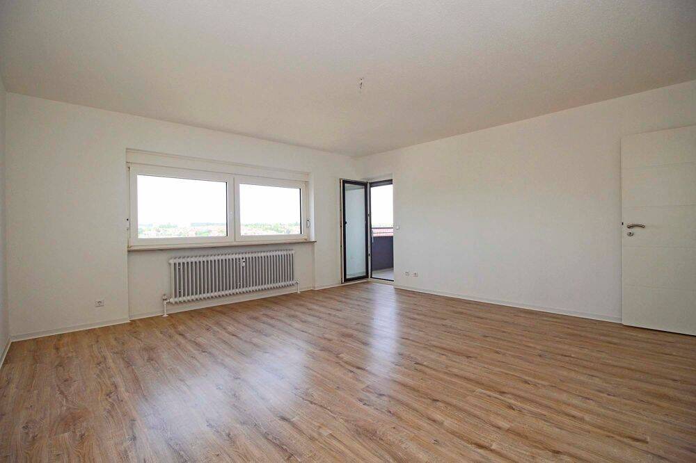 Frisch renovierte 2-Zimmer-Wohnung mit Fernblick | inkl. EBK | Stellplatz möglich, 74078 Heilbronn (Biberach Frankenbach Heilbronn Kirchhausen Neckargartach)