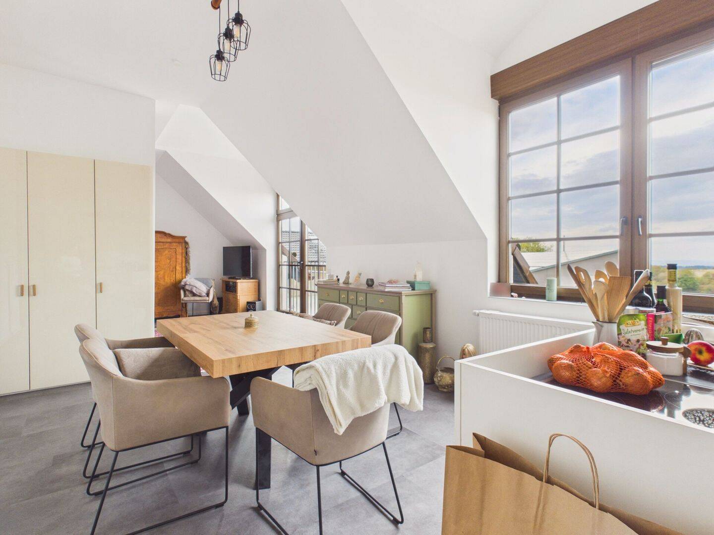 Wohnung mit unverbautem Ausblick & eigenem Garten zu vermieten. 2ZKB, 56290 Beltheim