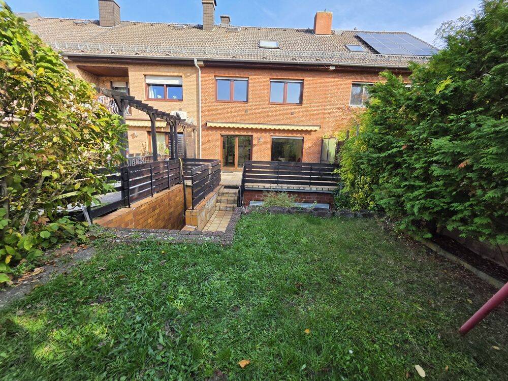 Großzügiges Reihenmittelhaus mit ausbaufähigem Dachgeschoss sucht neuen Eigentümer, 65479 Raunheim