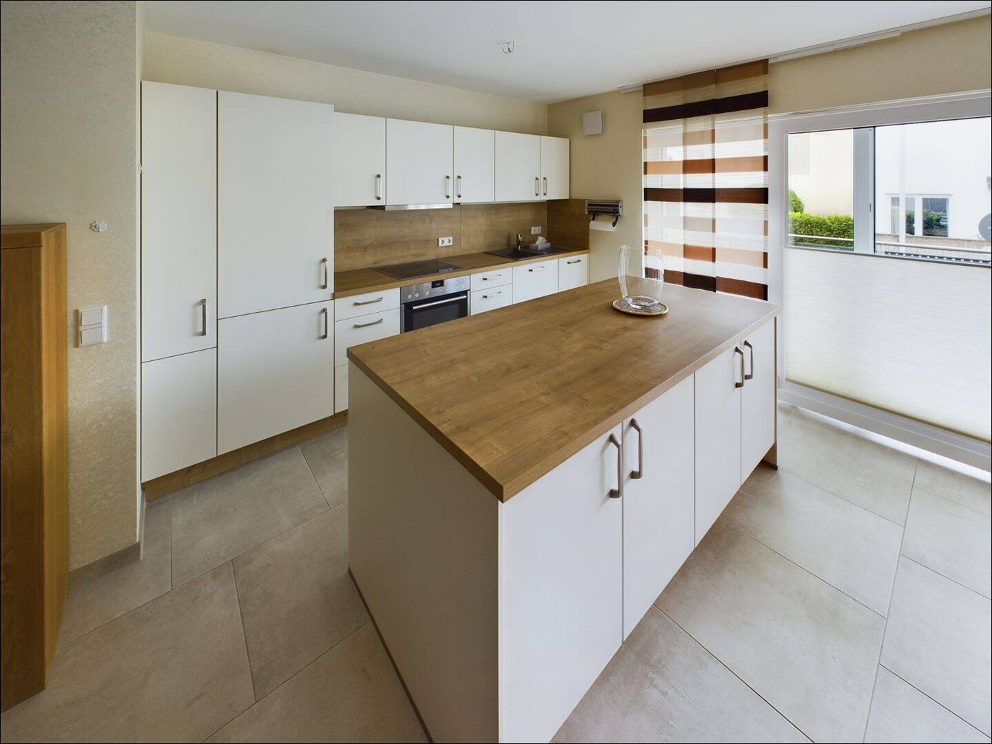 Neuwertige 2 – Zimmer Wohnung mit Einbauküche und Balkon, 63739 Aschaffenburg (Innenstadt Österreicher Kolonie)