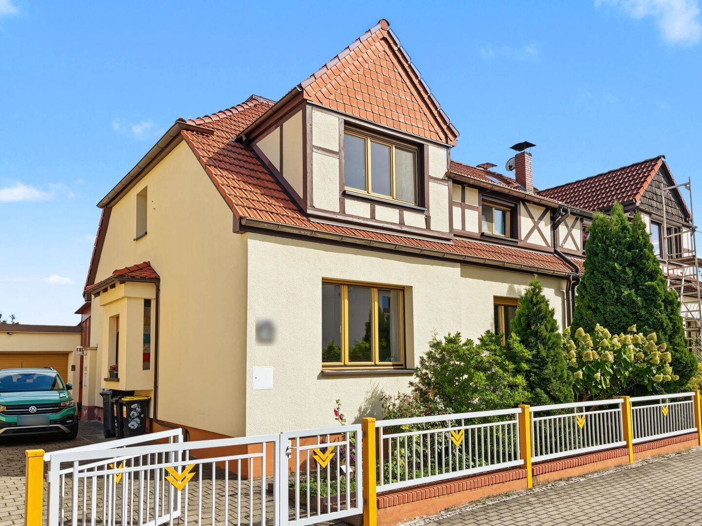 Charmantes Doppelhaus mit Wintergarten, Pool und viel Platz für die ganze Familie in Erfurt, 99091 Erfurt (Berliner Platz Gispersleben Moskauer Platz Roter Berg)