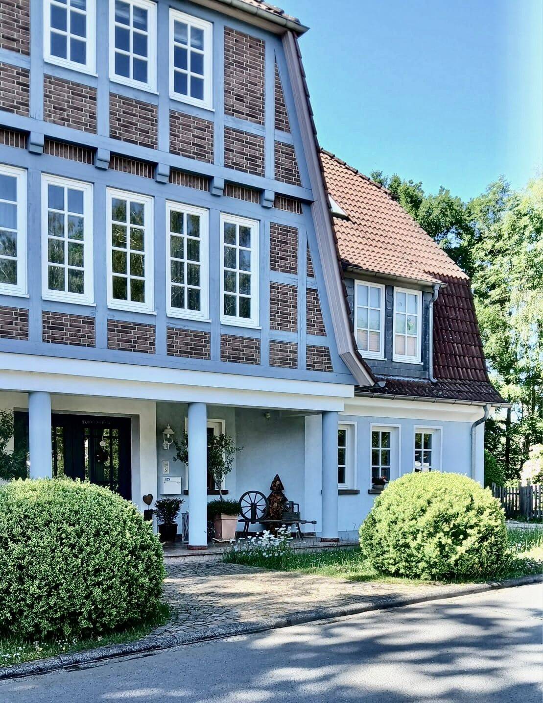 Besonderes Wohnen – großzügiges Doppelhaus mit Dachterrasse, Garten und Doppelgarage, 36381 Schlüchtern