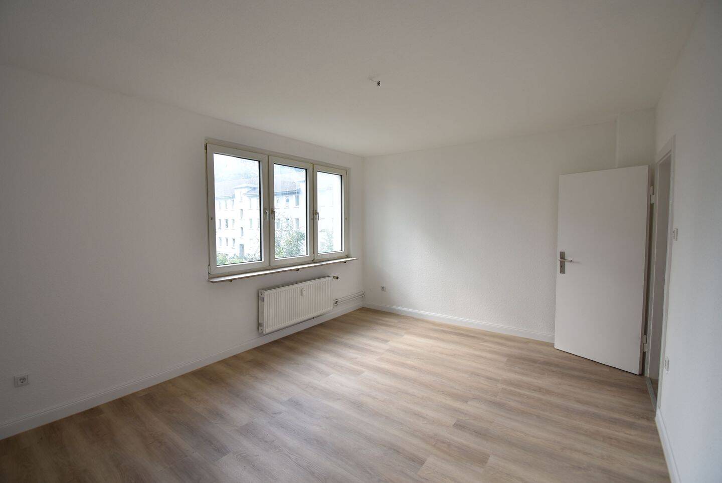 Große Küche! Renovierte 2-Zi-Whg in DU-Kaßlerfeld, 47059 Duisburg (Kaßlerfeld Neuenkamp)
